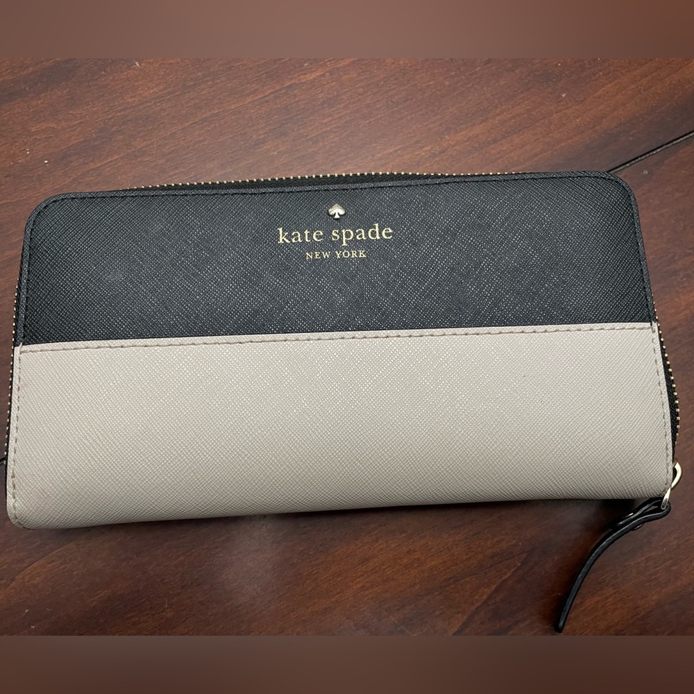 Kate Spade Long Bicolor Round Zipper Wallet